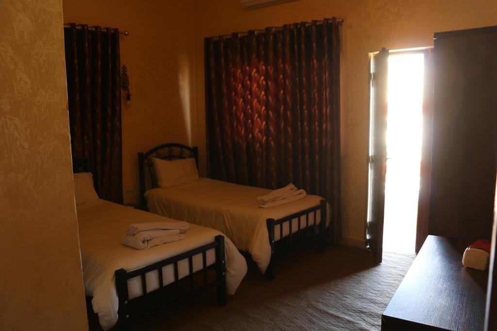 Caravan Hotel Amman Exterior photo